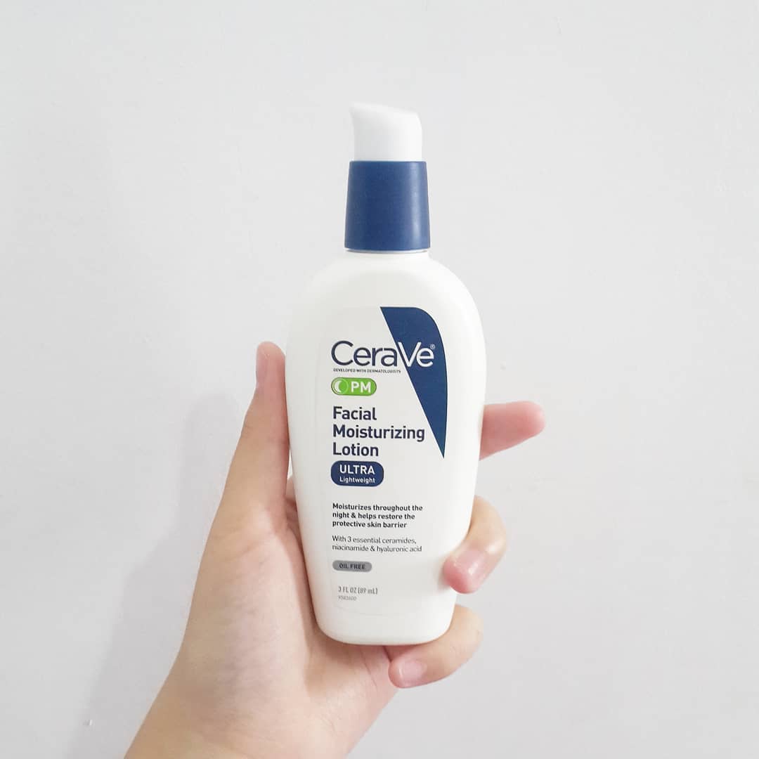 Kem dưỡng da ban đêm tái tạo da của CeraVe có phức hợp Biomimetic Peptide, Hyaluronic Acid và 3 loại Ceramide thiết yếu giúp làm mờ vết nhăn hiệu quả